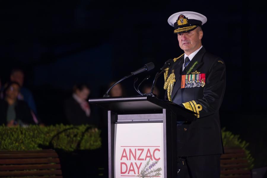 Chief of the Defence Force, Vice Admiral David Johnston, delivering the Commemorative Address