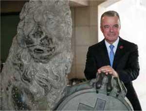 Dr Brendan Nelson AO with one of the Menin Gate Lions